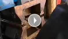 辰力公司鋼絲繩壓套機(jī)操作簡單，容易上手，看美女操作的多專業(yè)